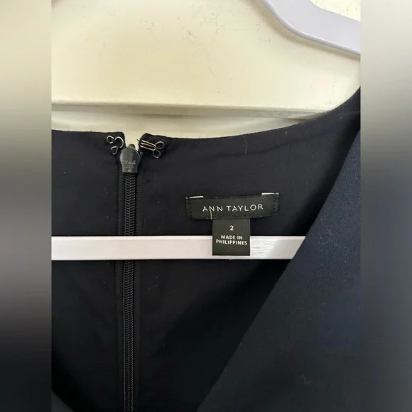 Ann Taylor Navy V-Neck Midi Dress Size 2 - Picture 2 of 4